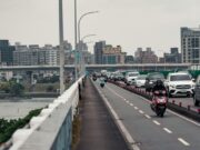 Comerciantes de Maracaibo amplían horarios ante mayor movimiento urbano