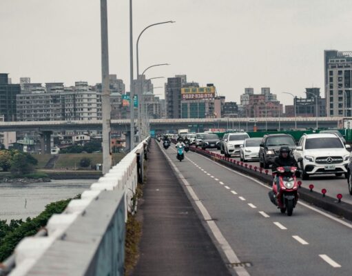 Comerciantes de Maracaibo amplían horarios ante mayor movimiento urbano